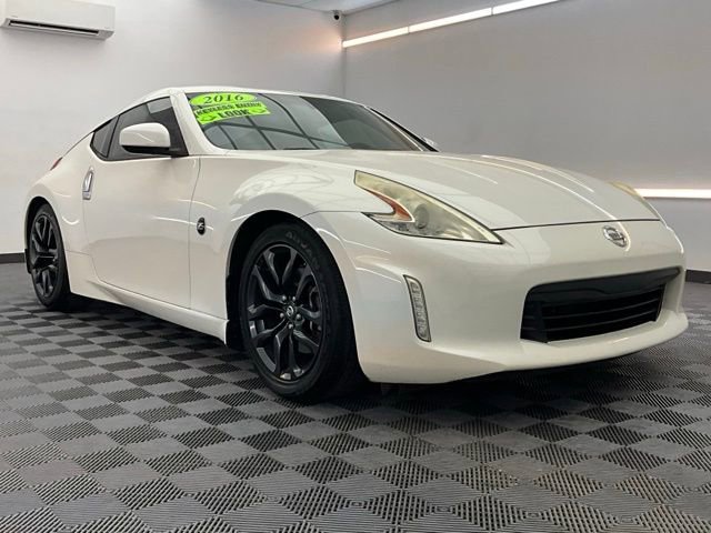 Used 2016 Nissan 370Z Coupe RWD image 3