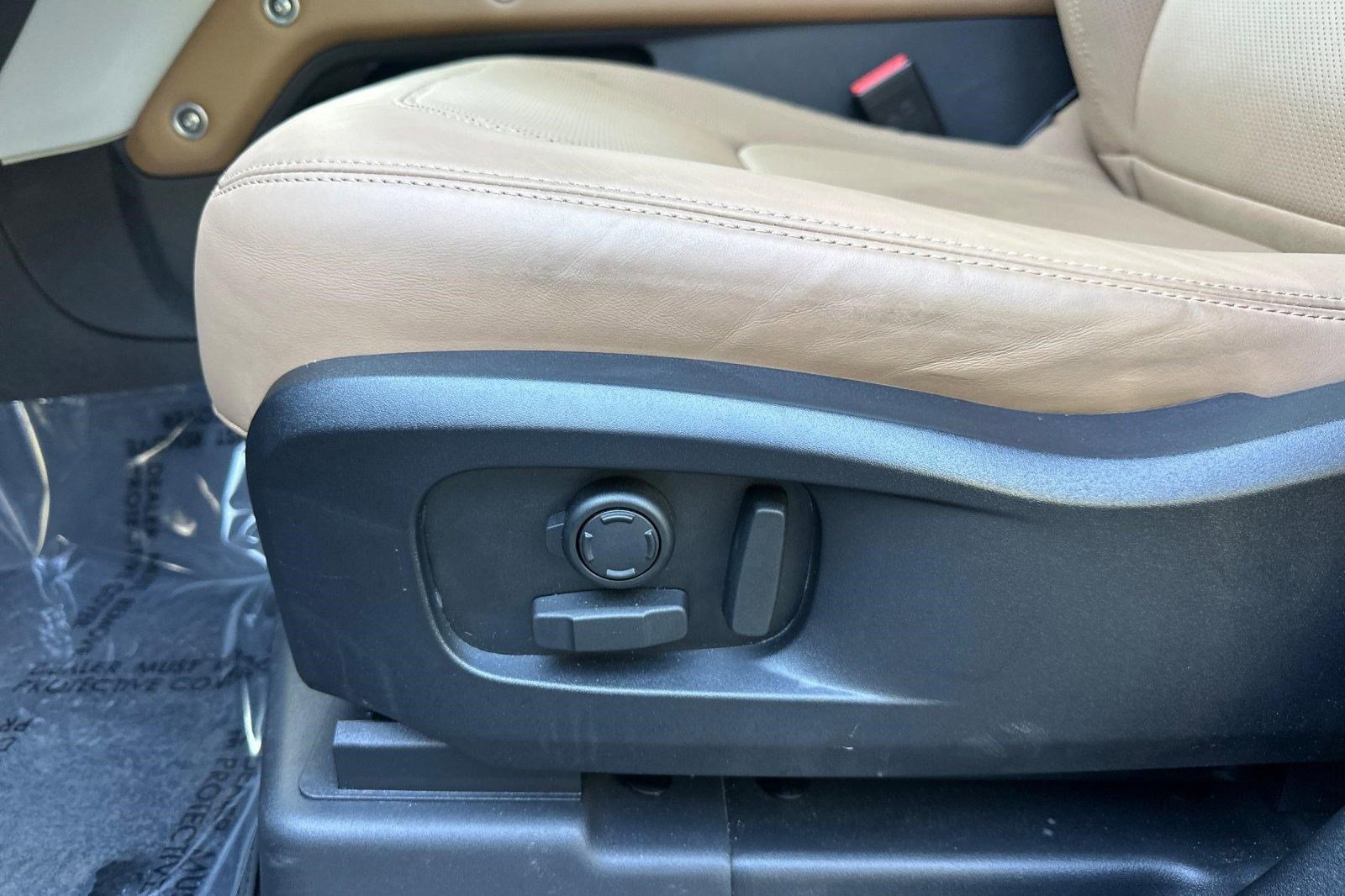 Used 2025 Land Rover Defender 110 S image 17