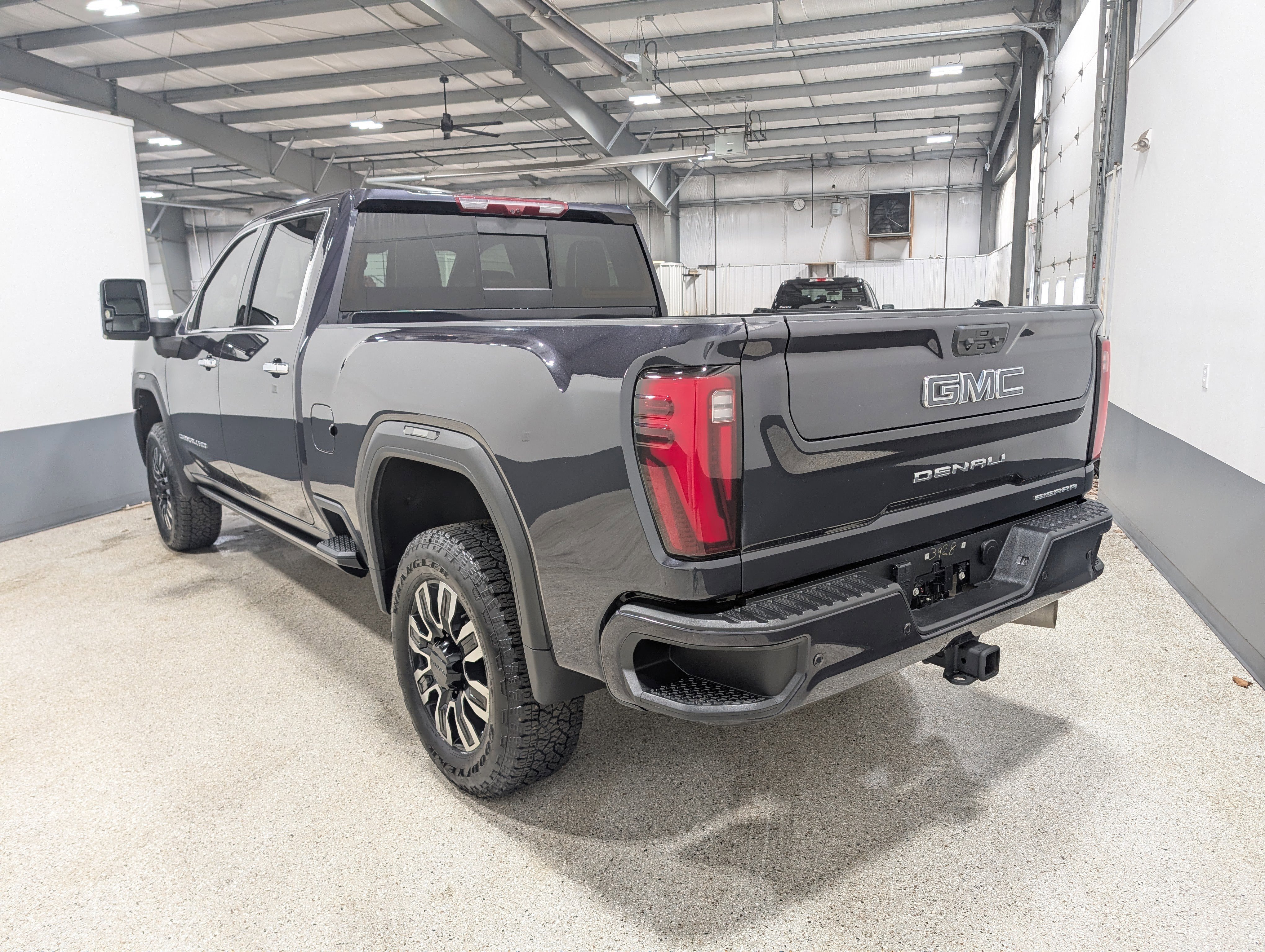 Used 2024 GMC Sierra 3500 Denali Ultimate AWD/4WD image 5