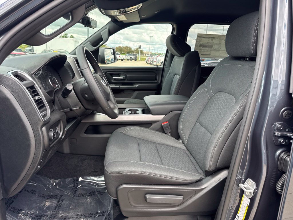 New 2026 RAM 1500 Express AWD/4WD image 4