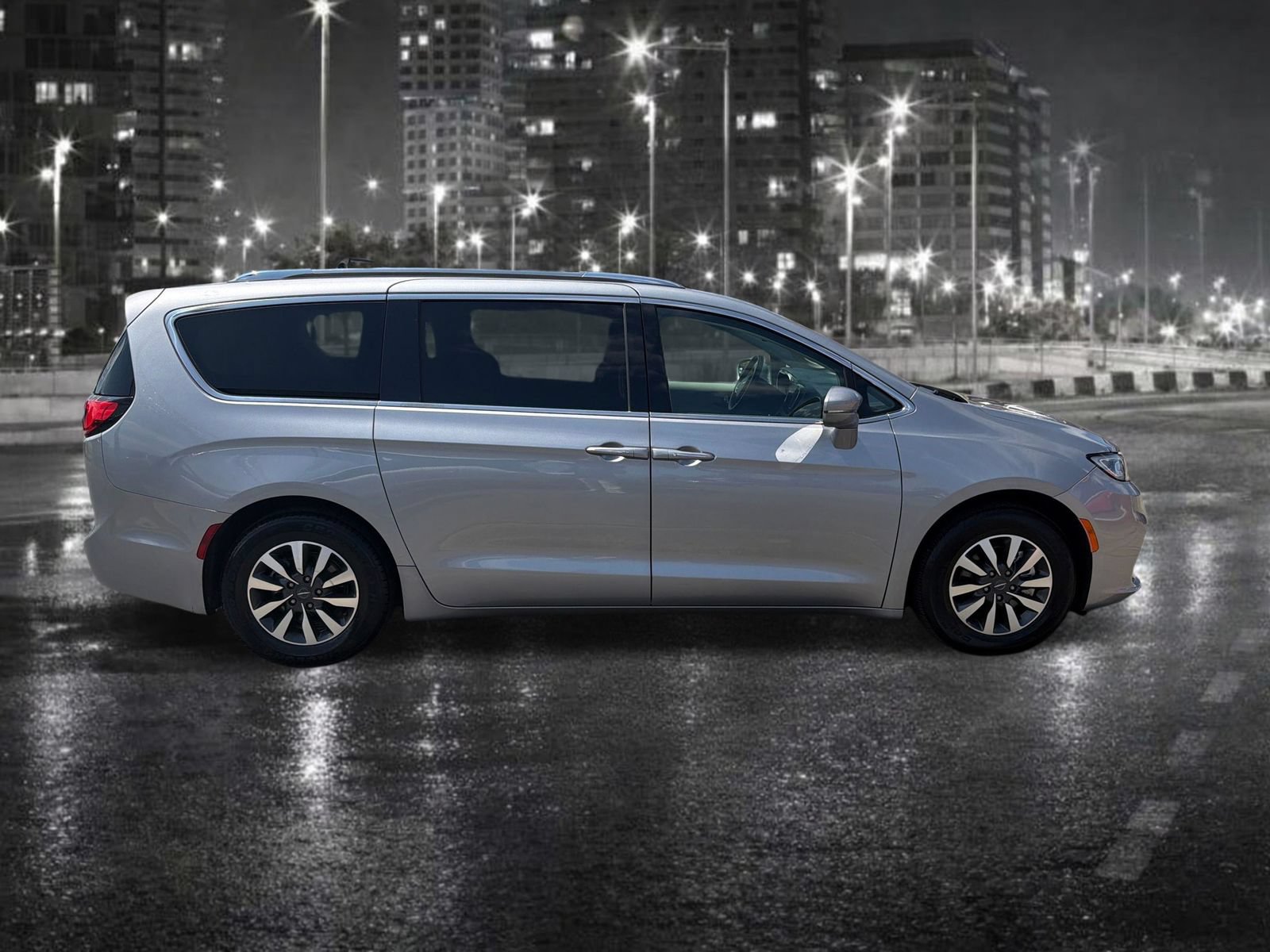 Used 2021 Chrysler Pacifica Touring-L FWD image 7