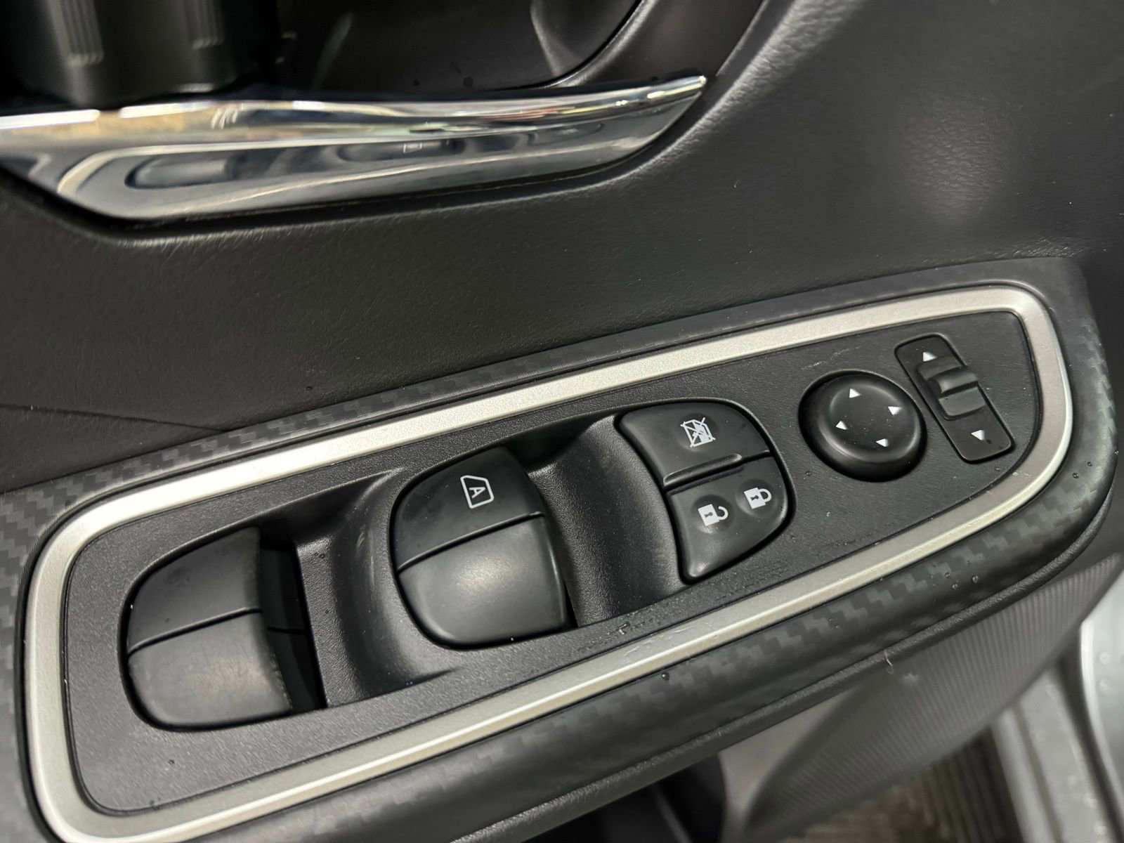 New 2025 Nissan Versa SR image 18