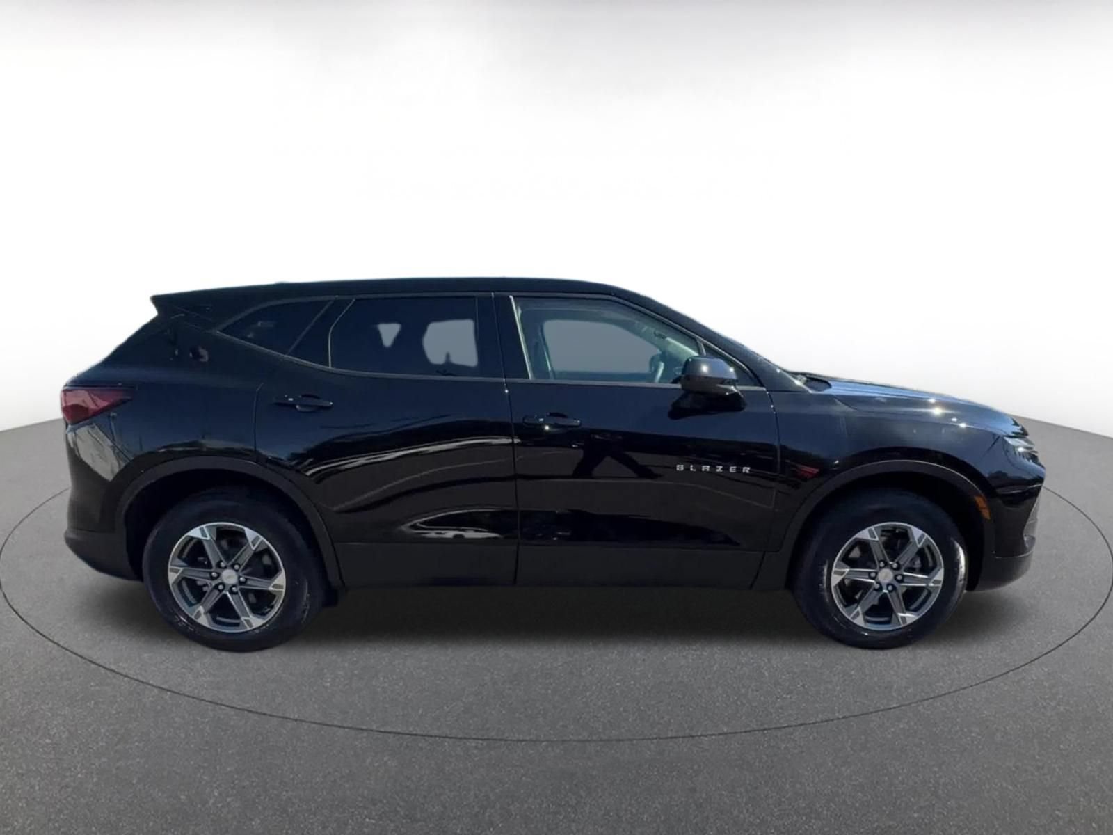 Used 2025 Chevrolet Blazer LT FWD image 16