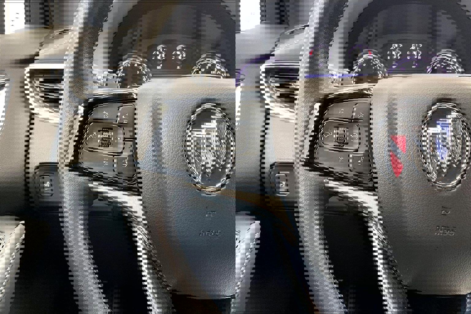 Used 2023 Buick Enclave Essence image 20