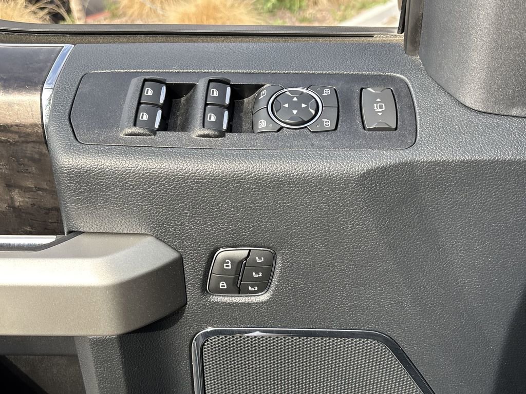 Used 2022 Ford F250 Lariat w/ Black Appearance Package image 23