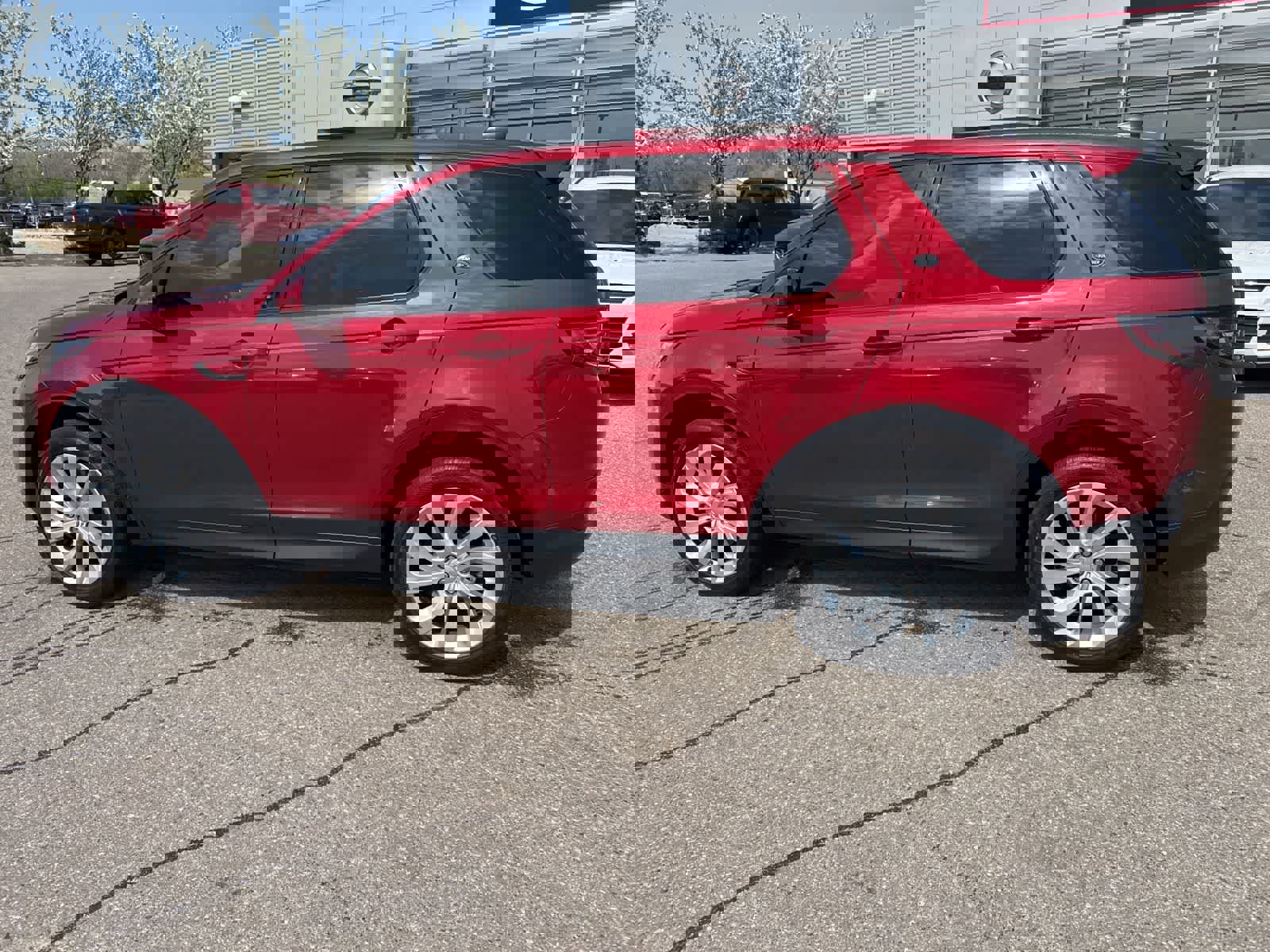 Used 2020 Land Rover Discovery Sport SE image 8