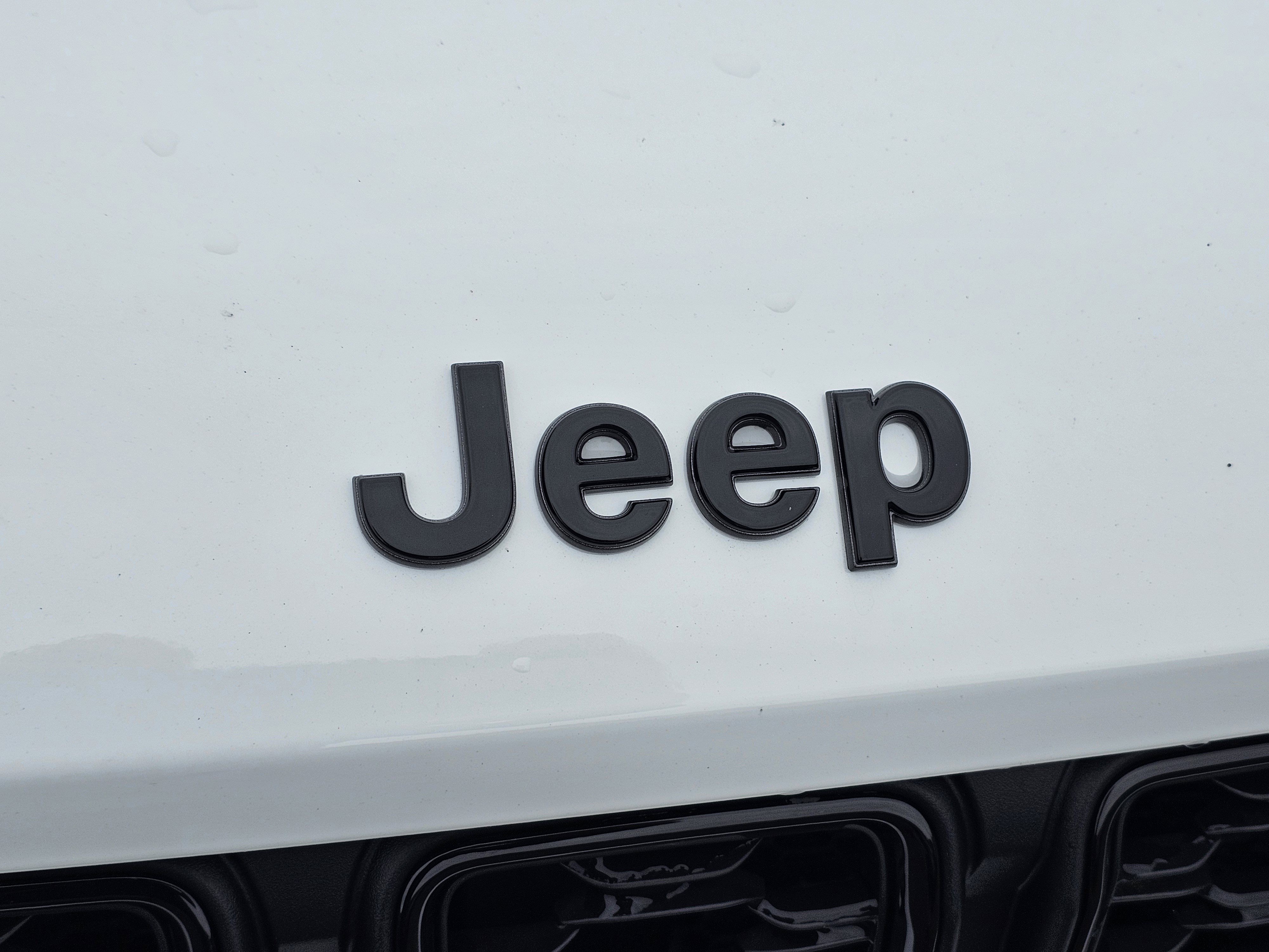 New 2025 Jeep Grand Cherokee Altitude image 3