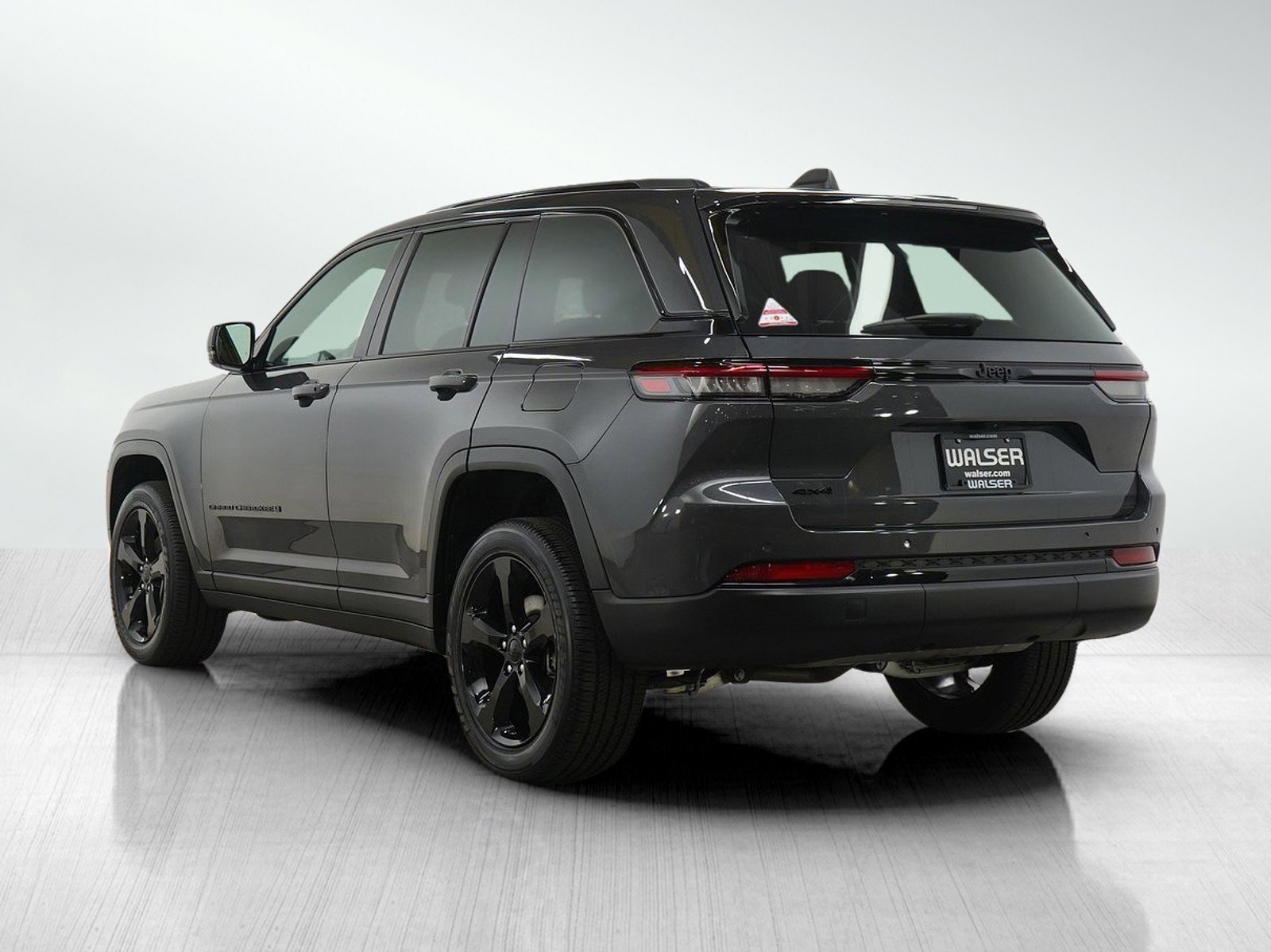 Used 2024 Jeep Grand Cherokee Altitude AWD/4WD image 3