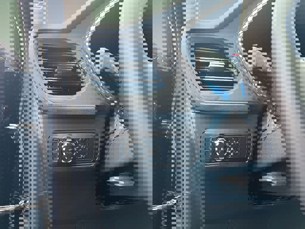 Used 2025 Ford Escape Platinum image 13