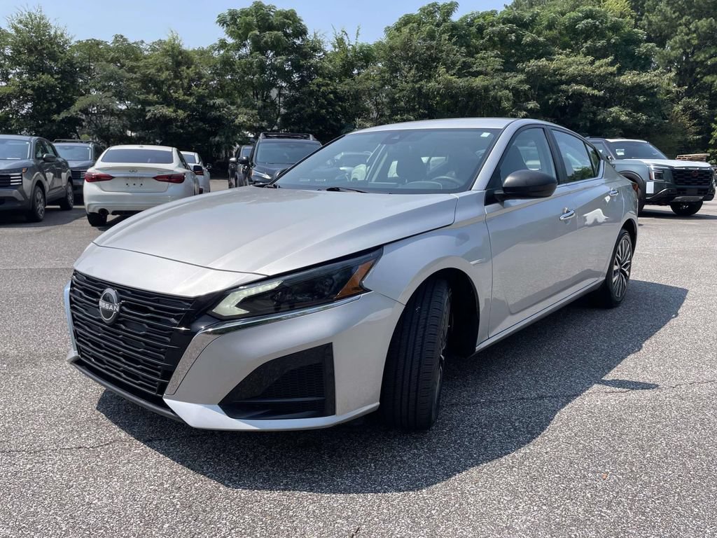 Used 2024 Nissan Altima 2.5 SV AWD/4WD image 7