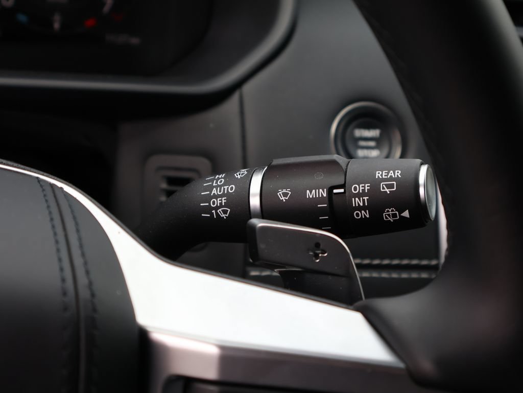 Used 2025 Land Rover Discovery Metropolitan Edition AWD/4WD image 33