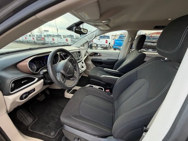 Used 2023 Chrysler Voyager LX FWD image 16