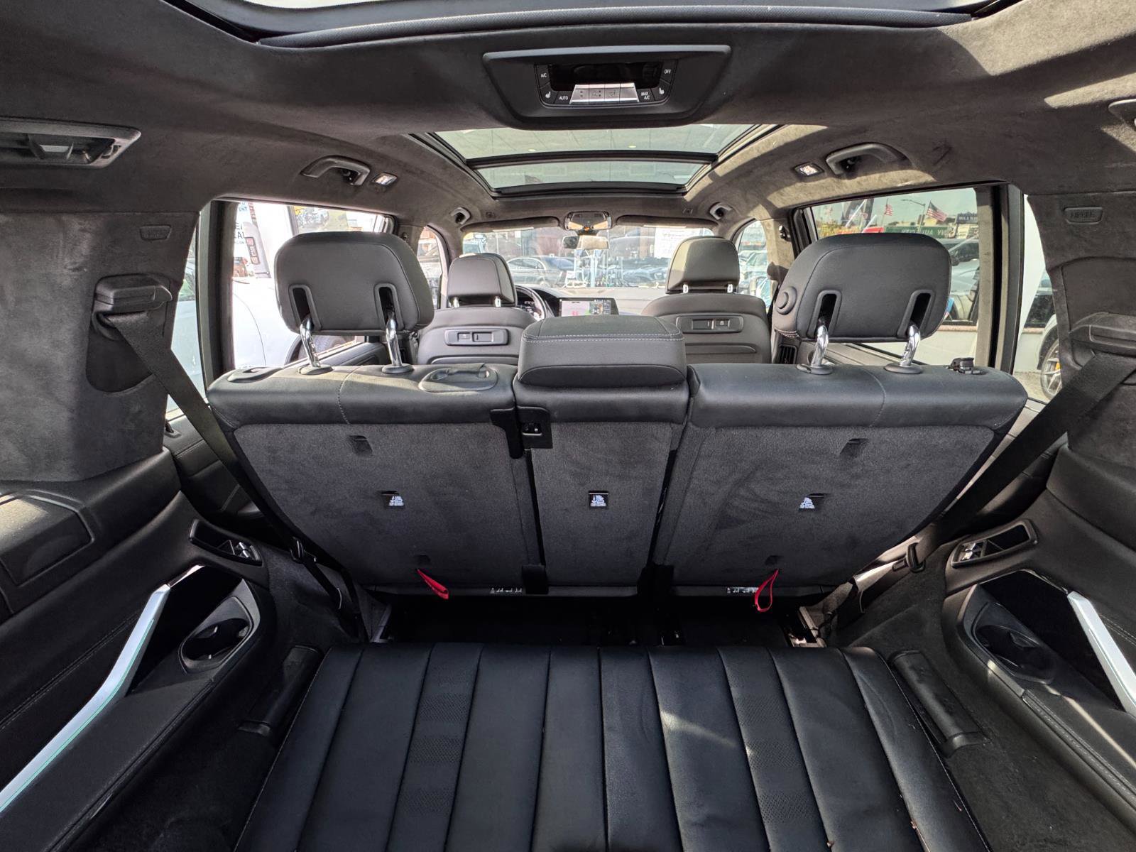 Used 2022 BMW X7 xDrive40i w/ M Sport Package image 9