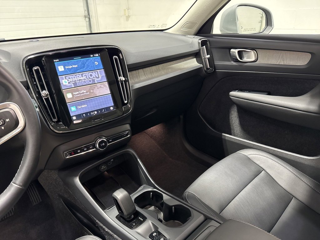 Used 2025 Volvo XC40 B5 Core image 14