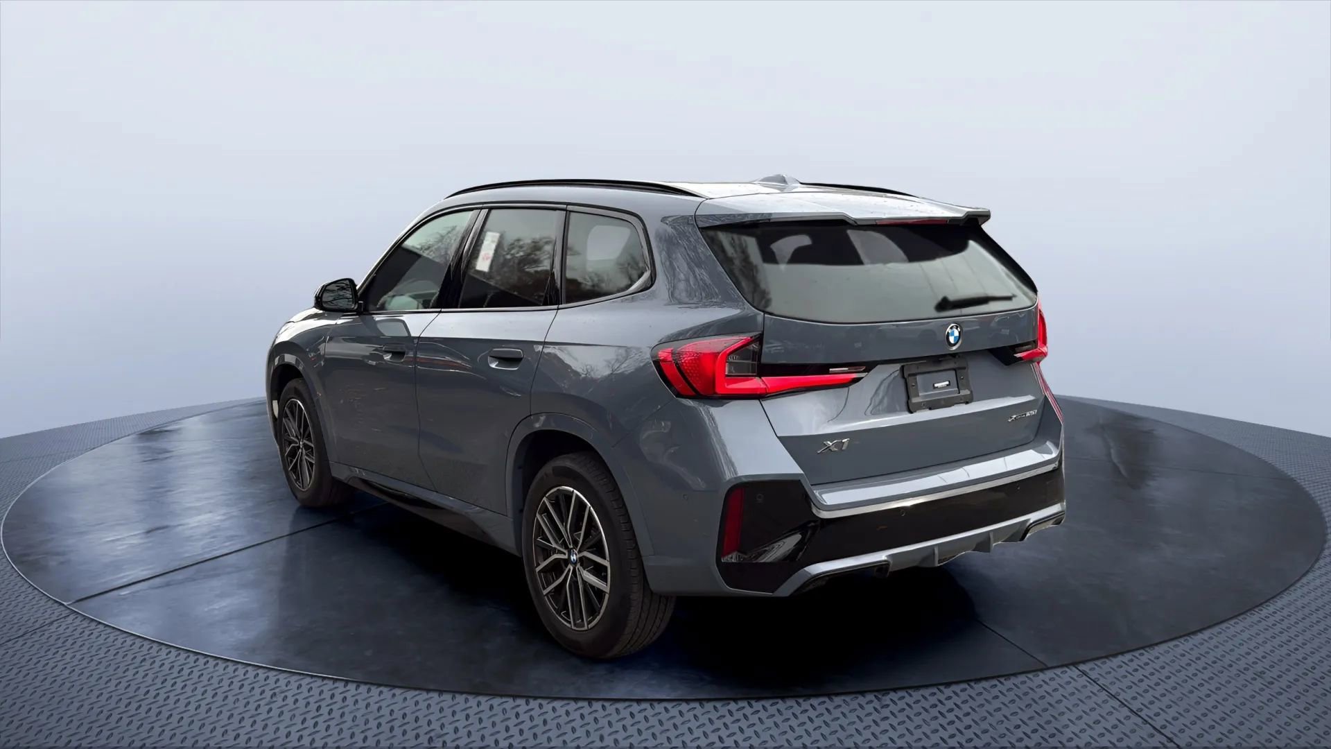 Used 2023 BMW X1 xDrive28i w/ Premium Package image 3