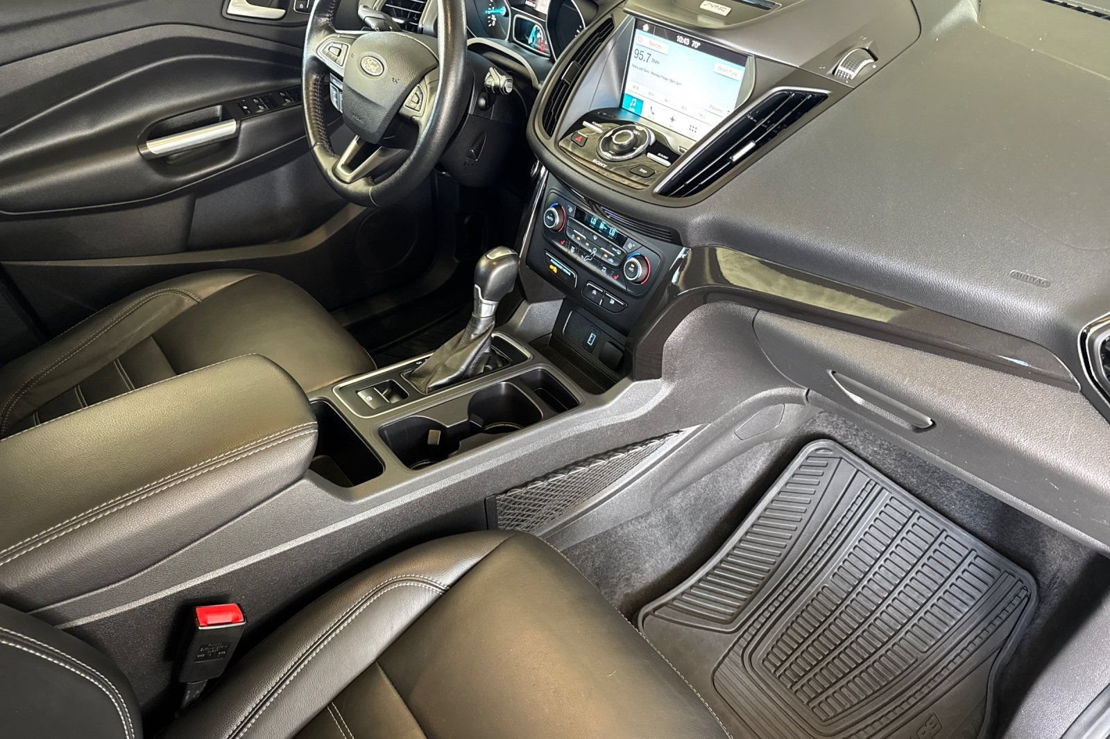 Used 2017 Ford Escape Titanium AWD/4WD image 16
