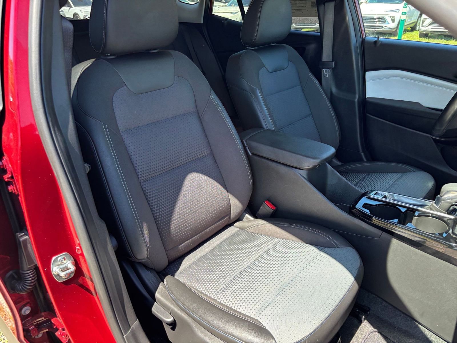 Used 2025 Chevrolet Trax LT w/ LT Convenience Package image 37