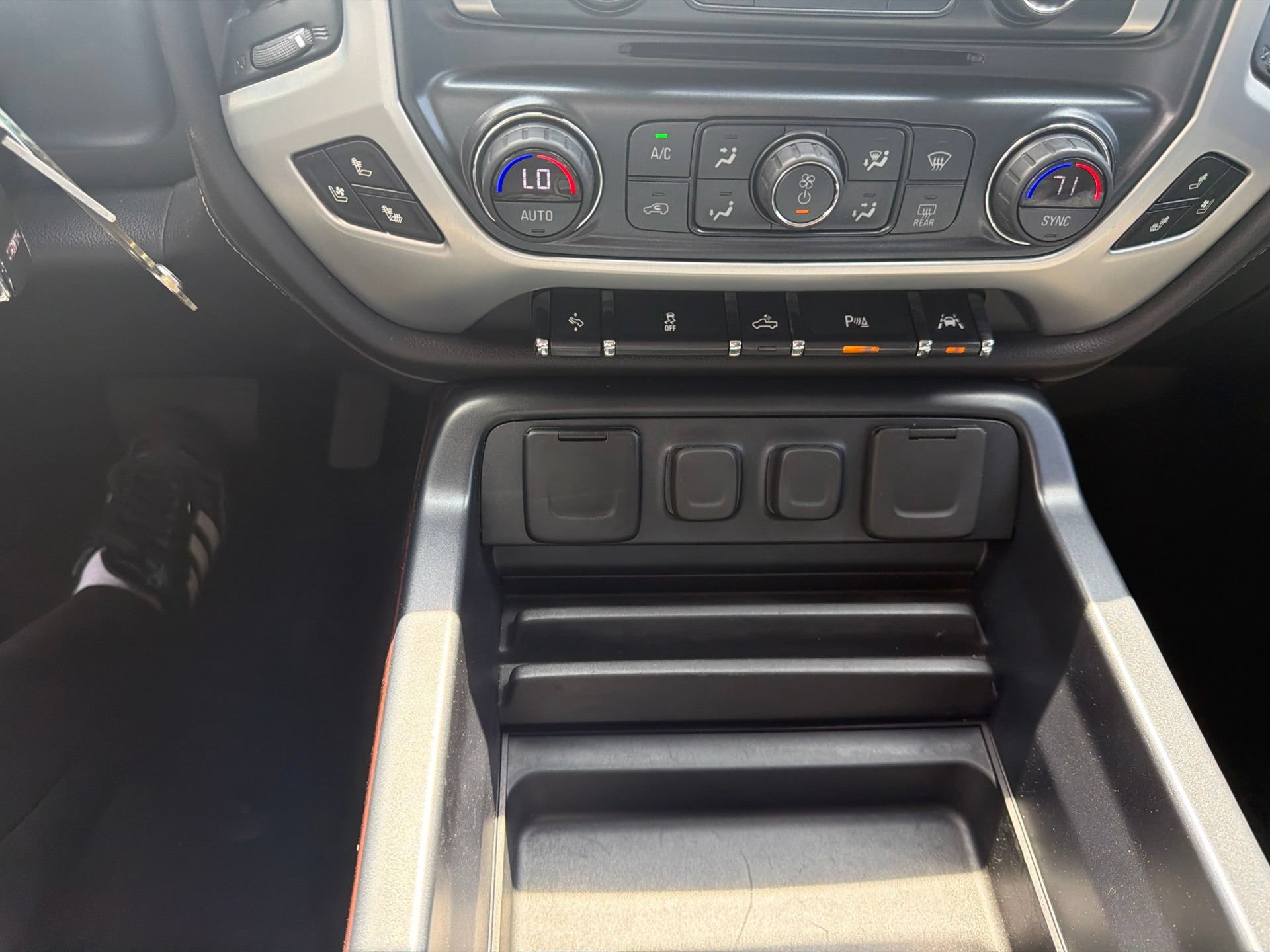 Used 2018 GMC Sierra 1500 SLT w/ Enhanced Driver Alert Package RWD image 30