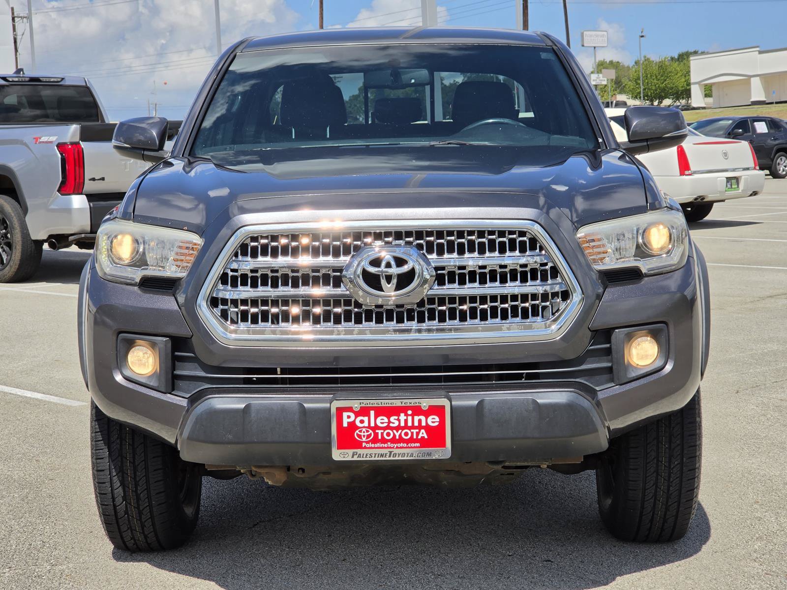 Used 2017 Toyota Tacoma TRD Off-Road w/ Tow Package RWD image 2