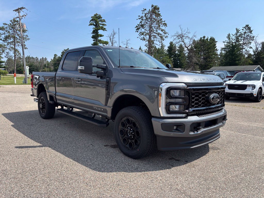 New 2026 Ford F350 Lariat w/ Black Appearance Package