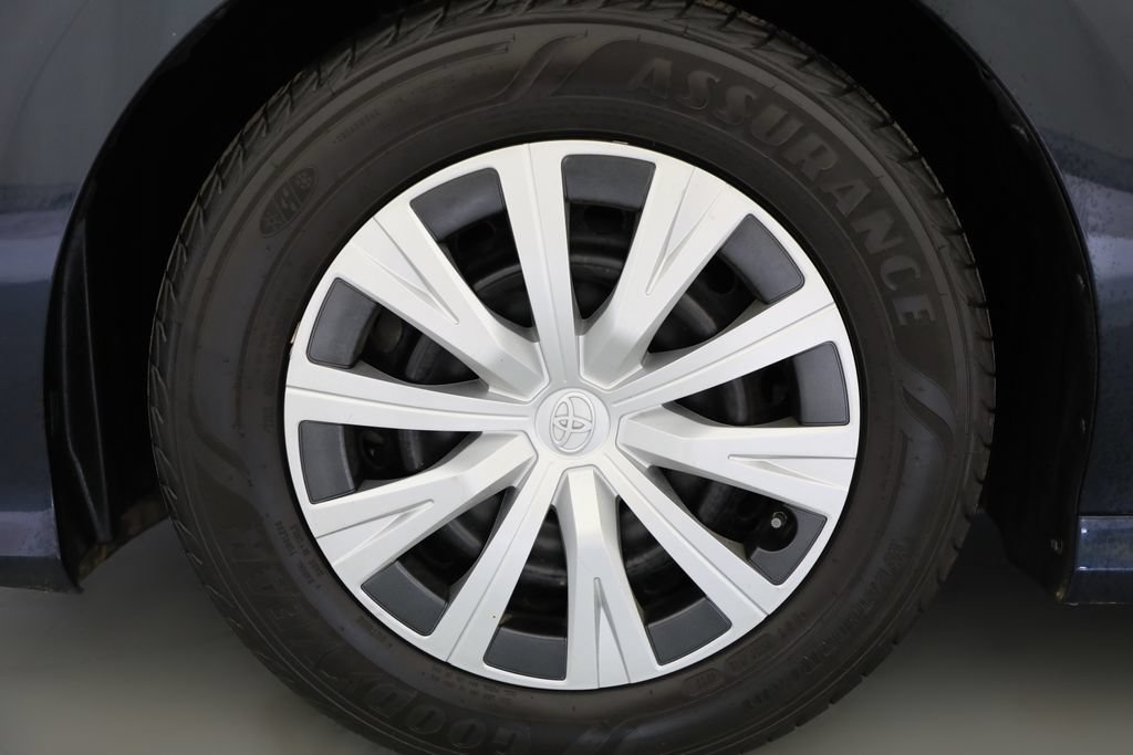 Used 2020 Toyota Camry LE FWD image 19