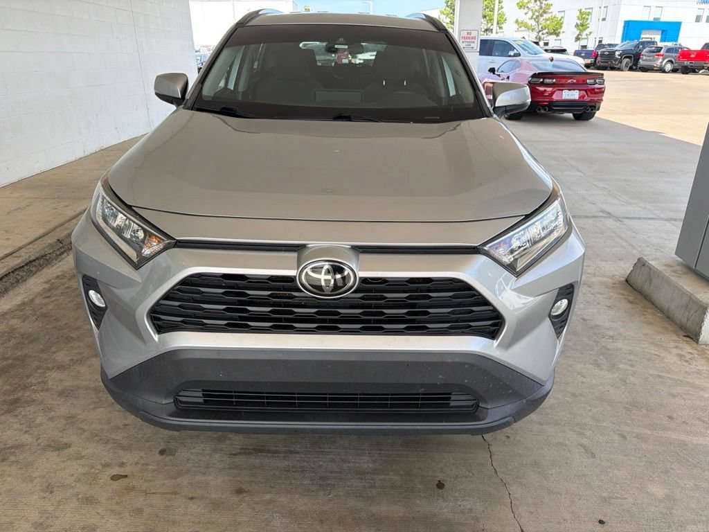 Used 2021 Toyota RAV4 XLE FWD image 2