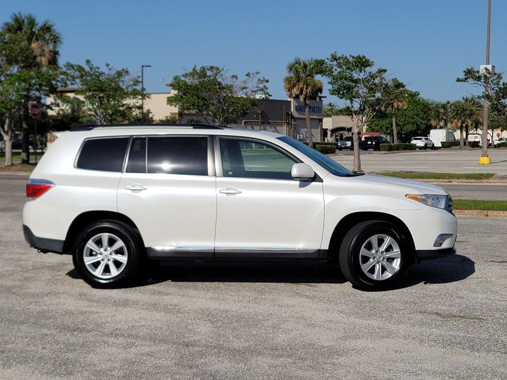 Used 2011 Toyota Highlander SE w/ Tow Pkg FWD image 32