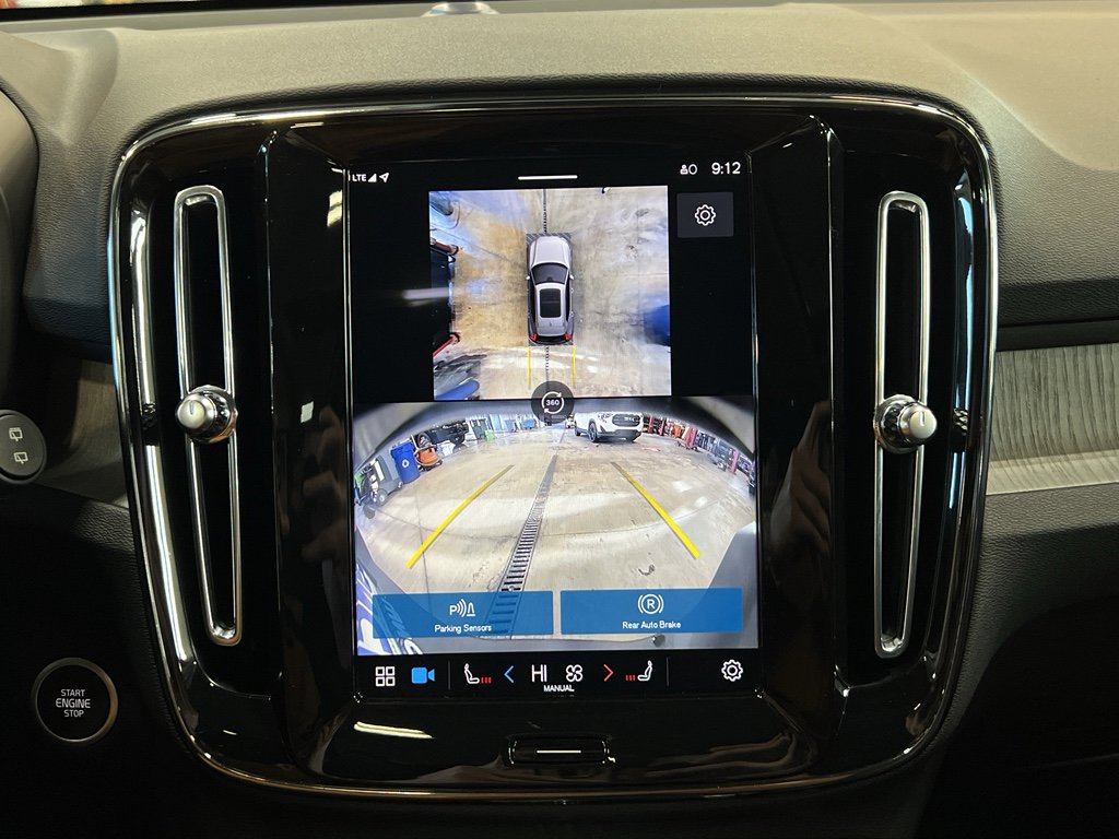 Used 2025 Volvo XC40 B5 Plus image 25