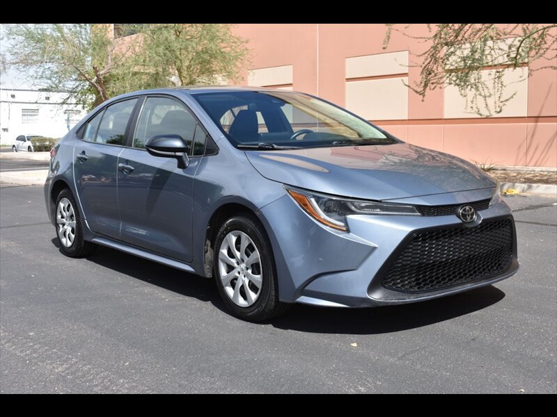 Used 2022 Toyota Corolla LE FWD image 2