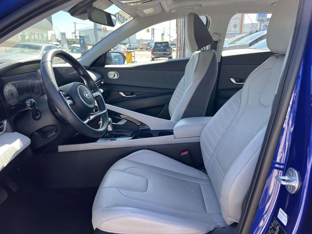 Certified 2023 Hyundai Elantra Limited FWD image 18
