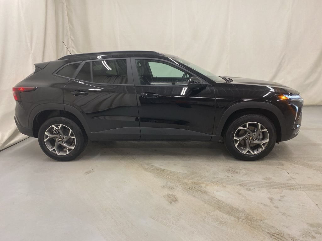 New 2026 Chevrolet Trax LT w/ Driver Confidence Package image 32