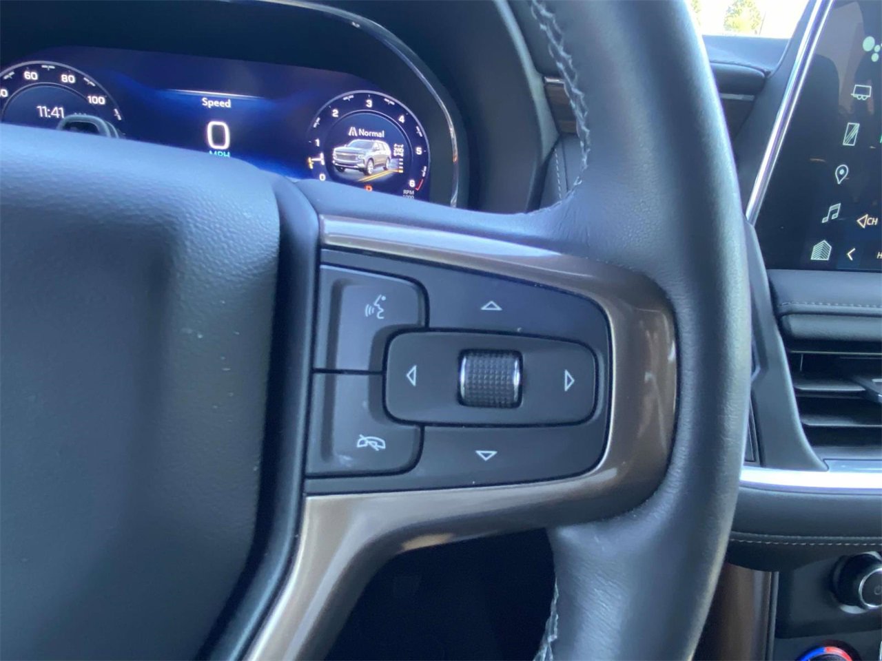 Used 2024 Chevrolet Suburban High Country w/ Advanced Technology Package image 24