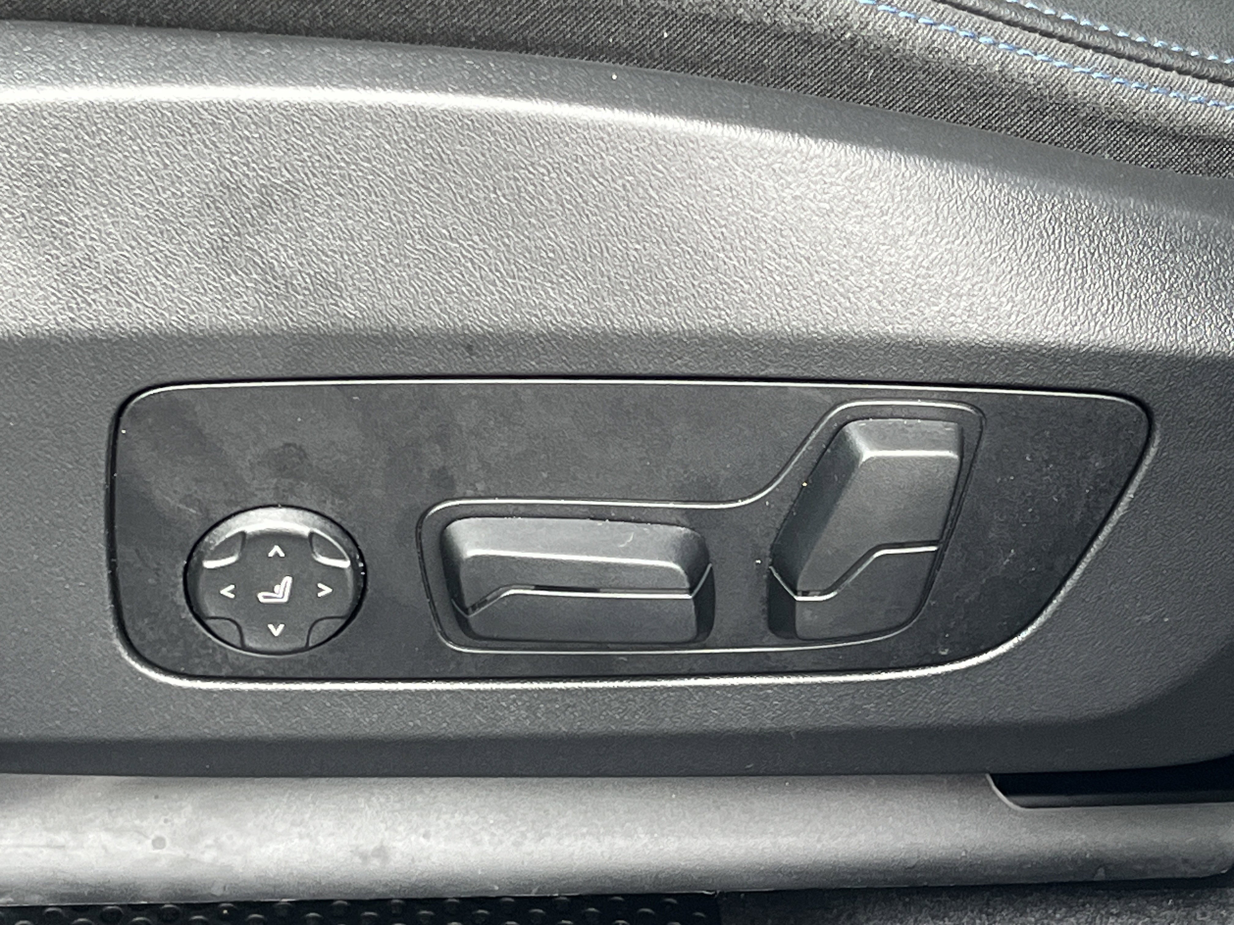 Used 2025 BMW X1 xDrive28i w/ M Sport Package image 19