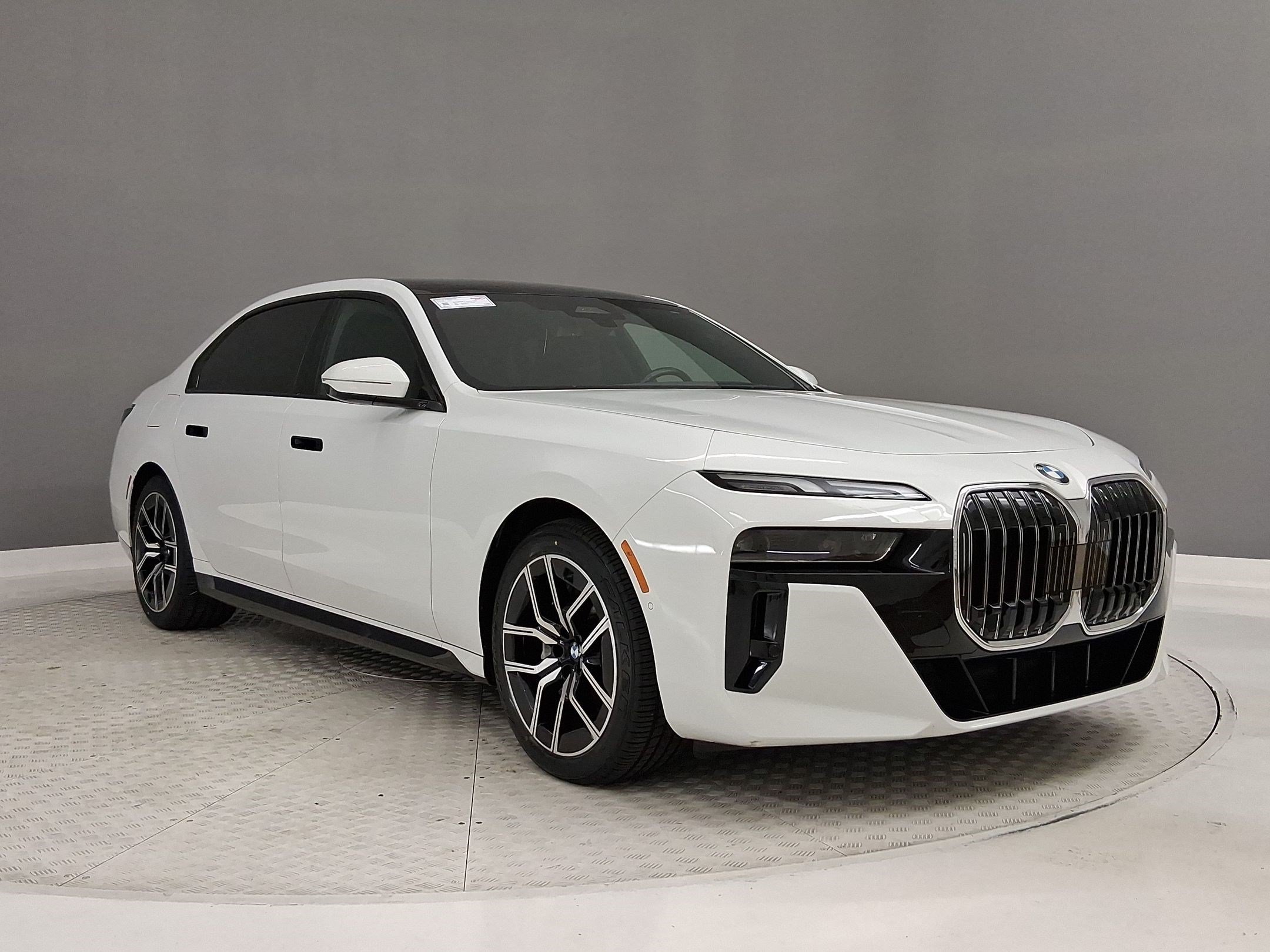 Used 2023 BMW 740i RWD image 7