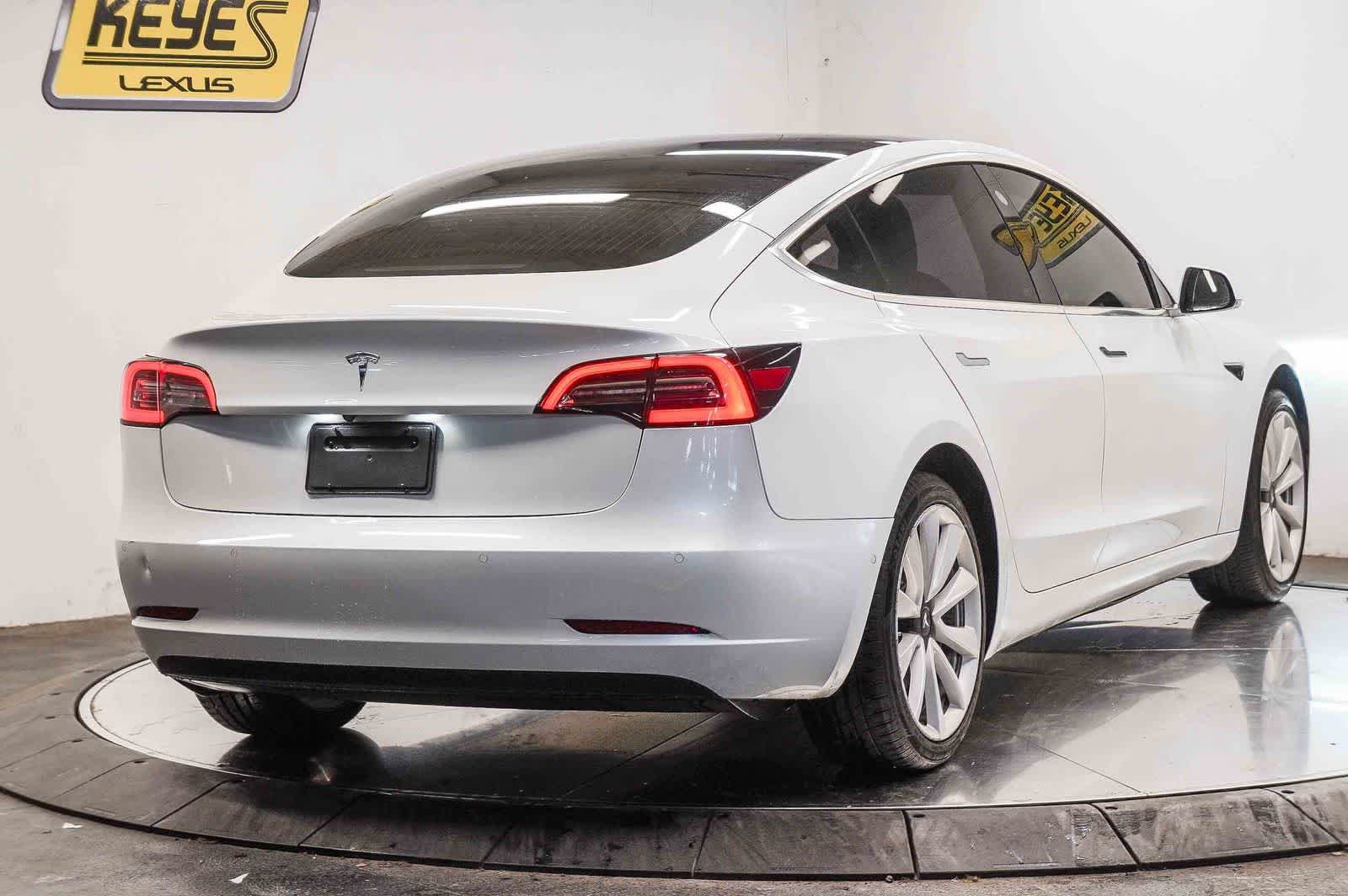 Used 2020 Tesla Model 3 Standard Range Plus RWD image 4