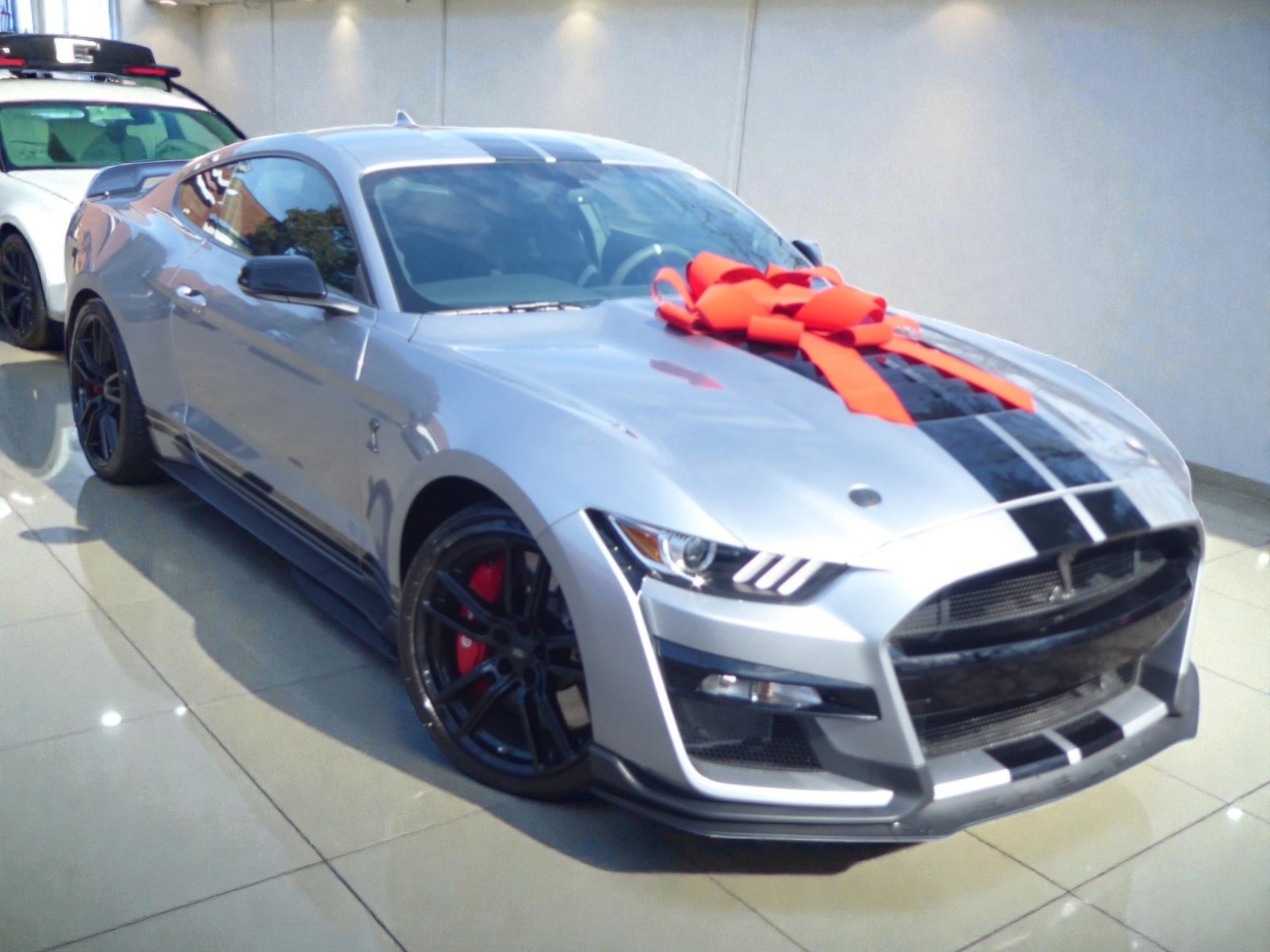 Used 2021 Ford Mustang Shelby GT500 w/ Technology Package RWD image 2