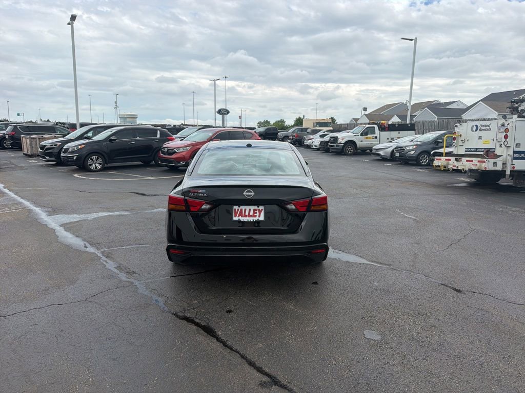Used 2025 Nissan Altima 2.5 SV FWD image 6