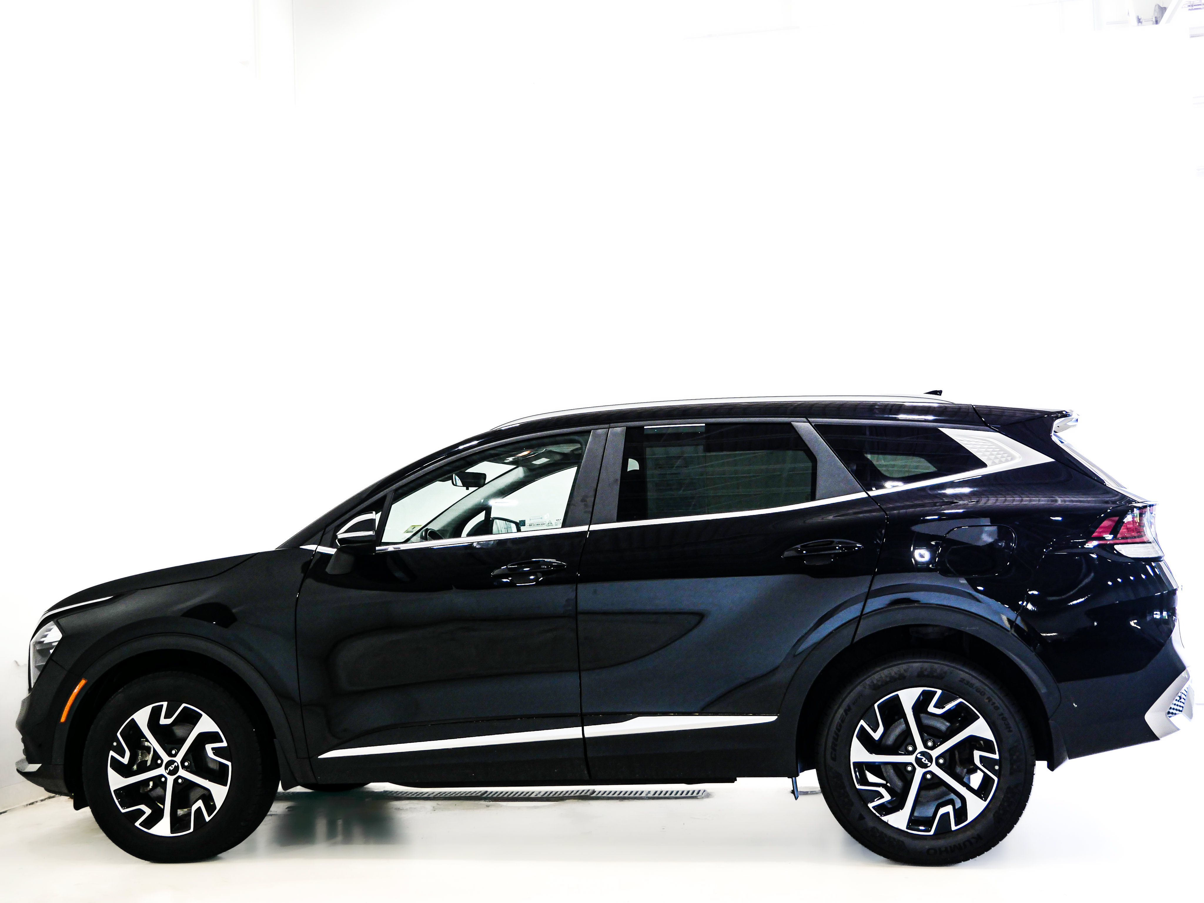 Used 2023 Kia Sportage EX AWD/4WD image 5