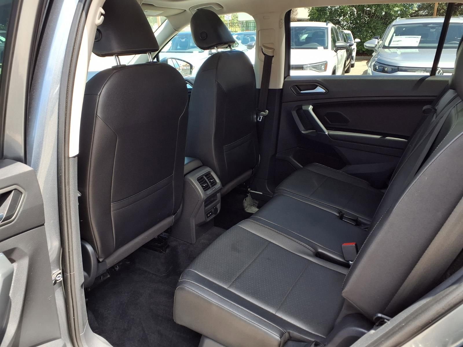 Used 2020 Volkswagen Tiguan SE FWD image 18