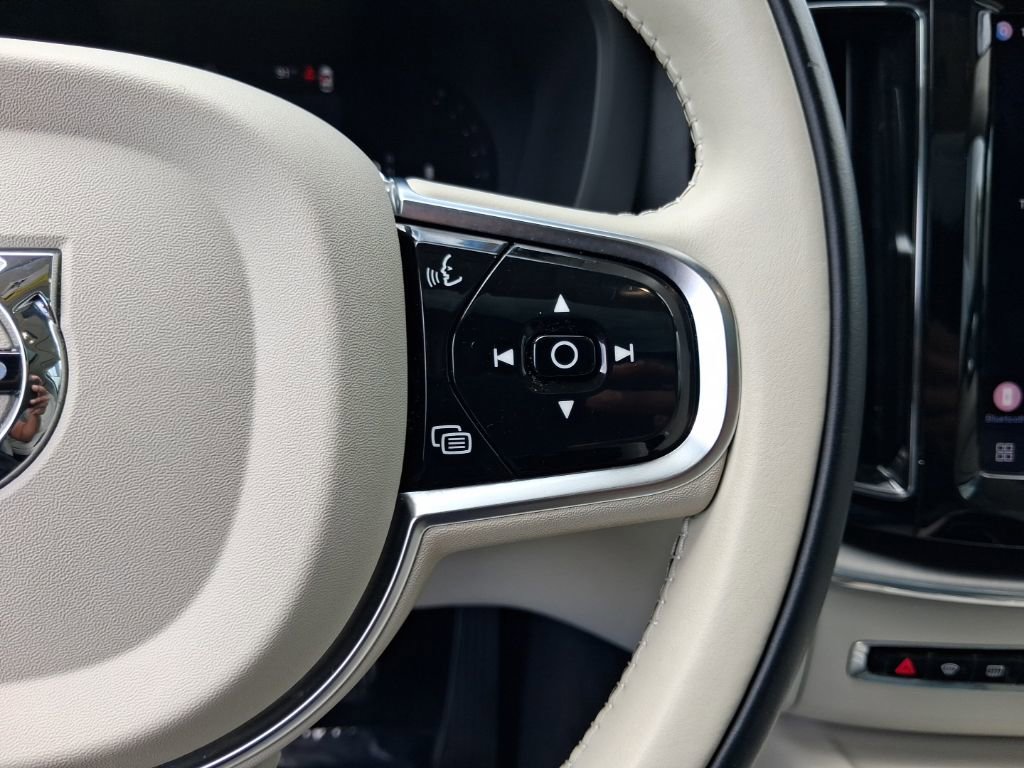 Used 2023 Volvo XC60 B5 Core w/ Protection Package Premier FWD image 19