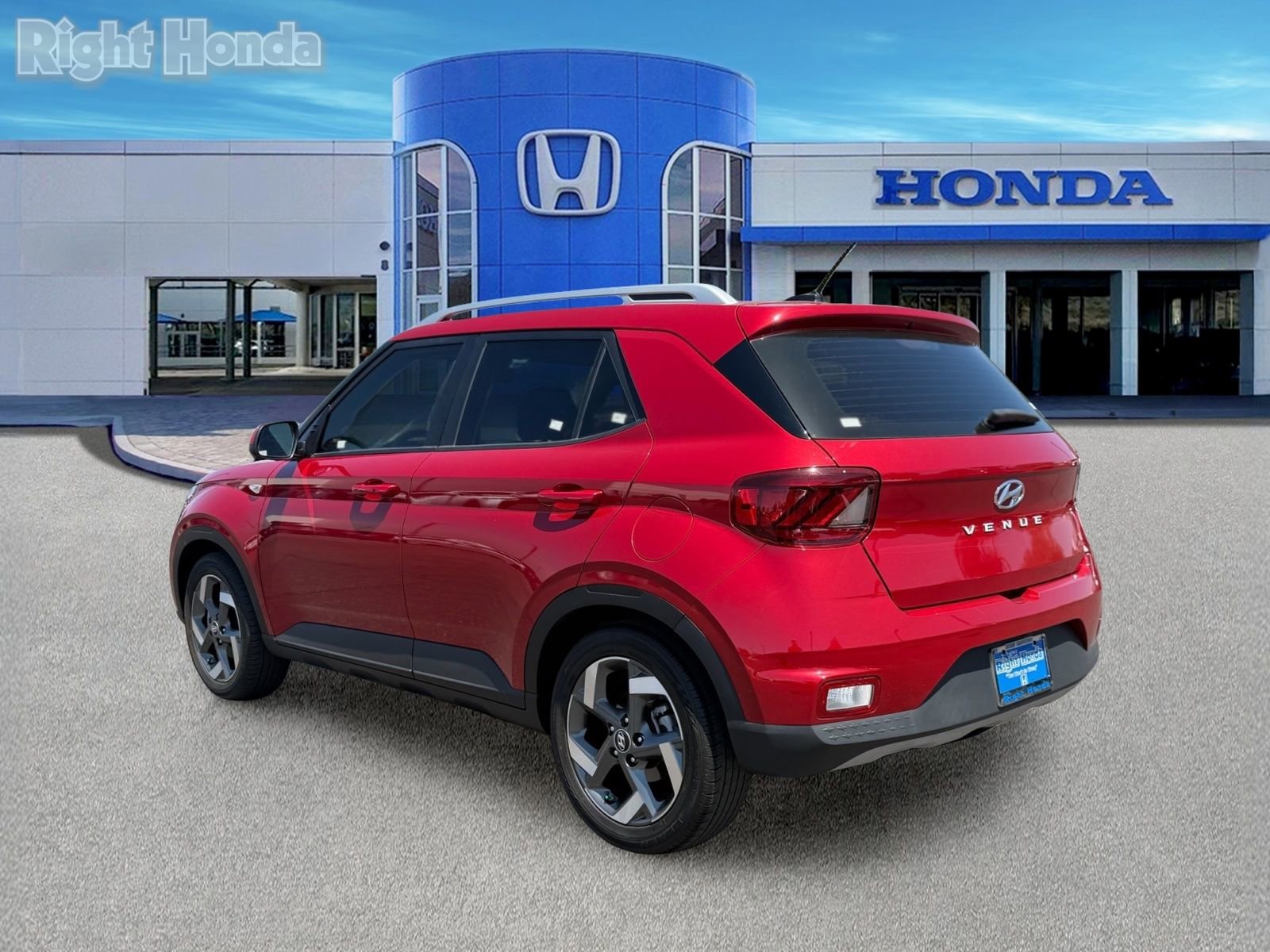 Used 2023 Hyundai Venue Limited FWD image 4