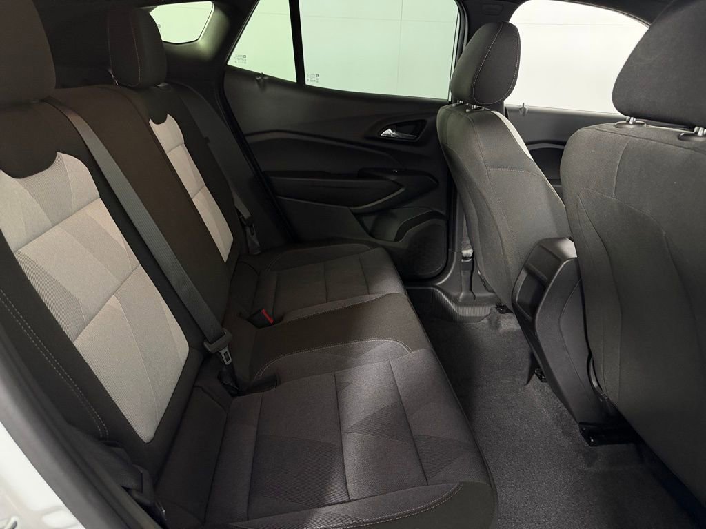 Used 2025 Chevrolet Trax RS w/ Sunroof Package image 27