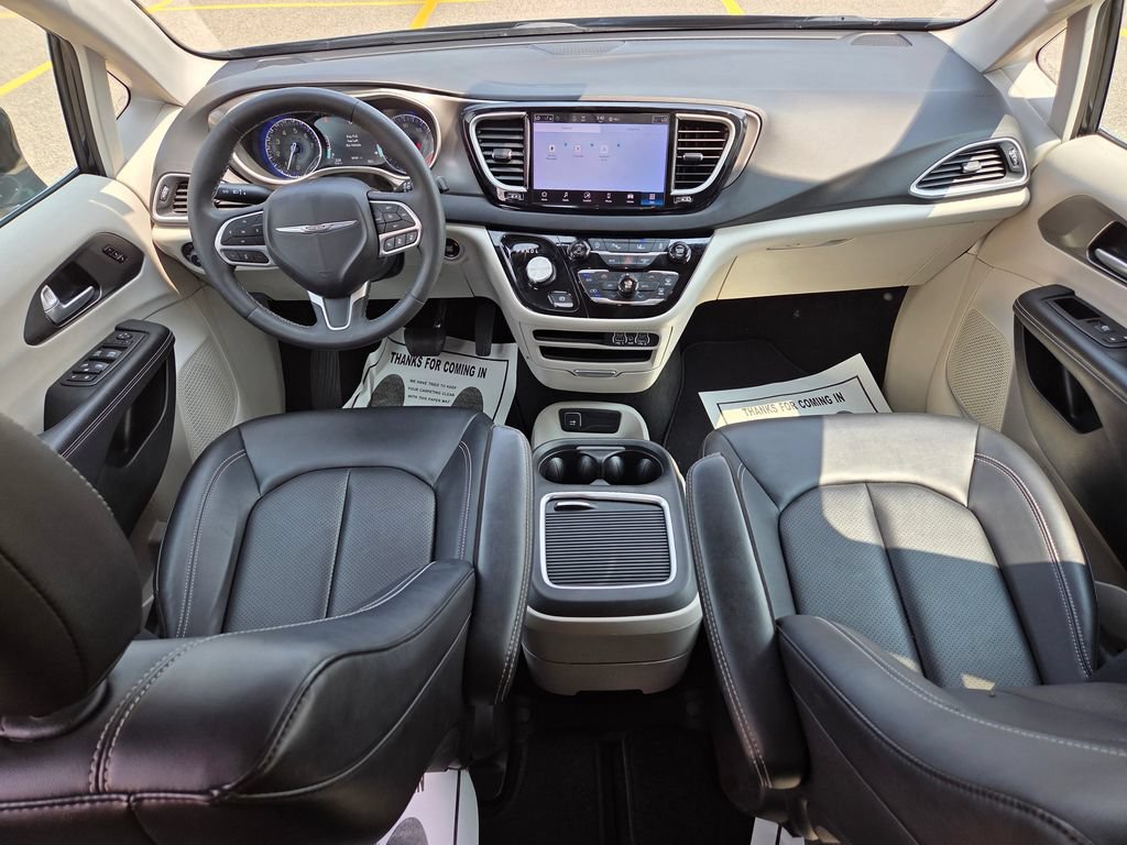 Used 2024 Chrysler Pacifica Touring-L FWD image 50