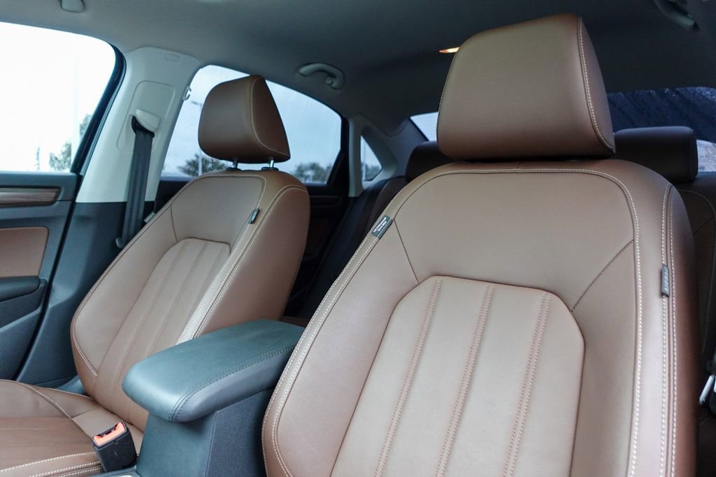 Used 2022 Volkswagen Passat 2.0T image 23