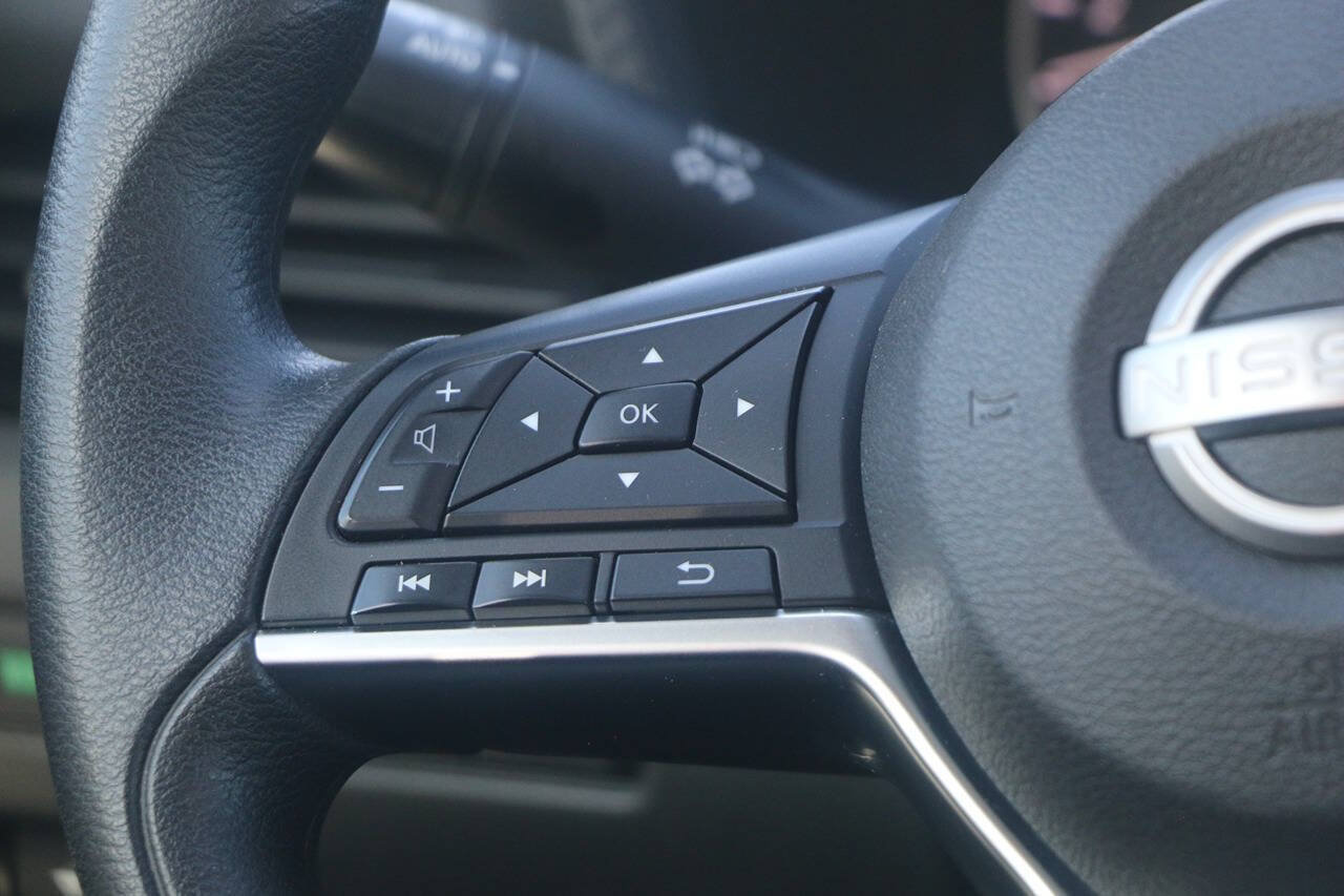 Used 2024 Nissan Sentra SV FWD image 17