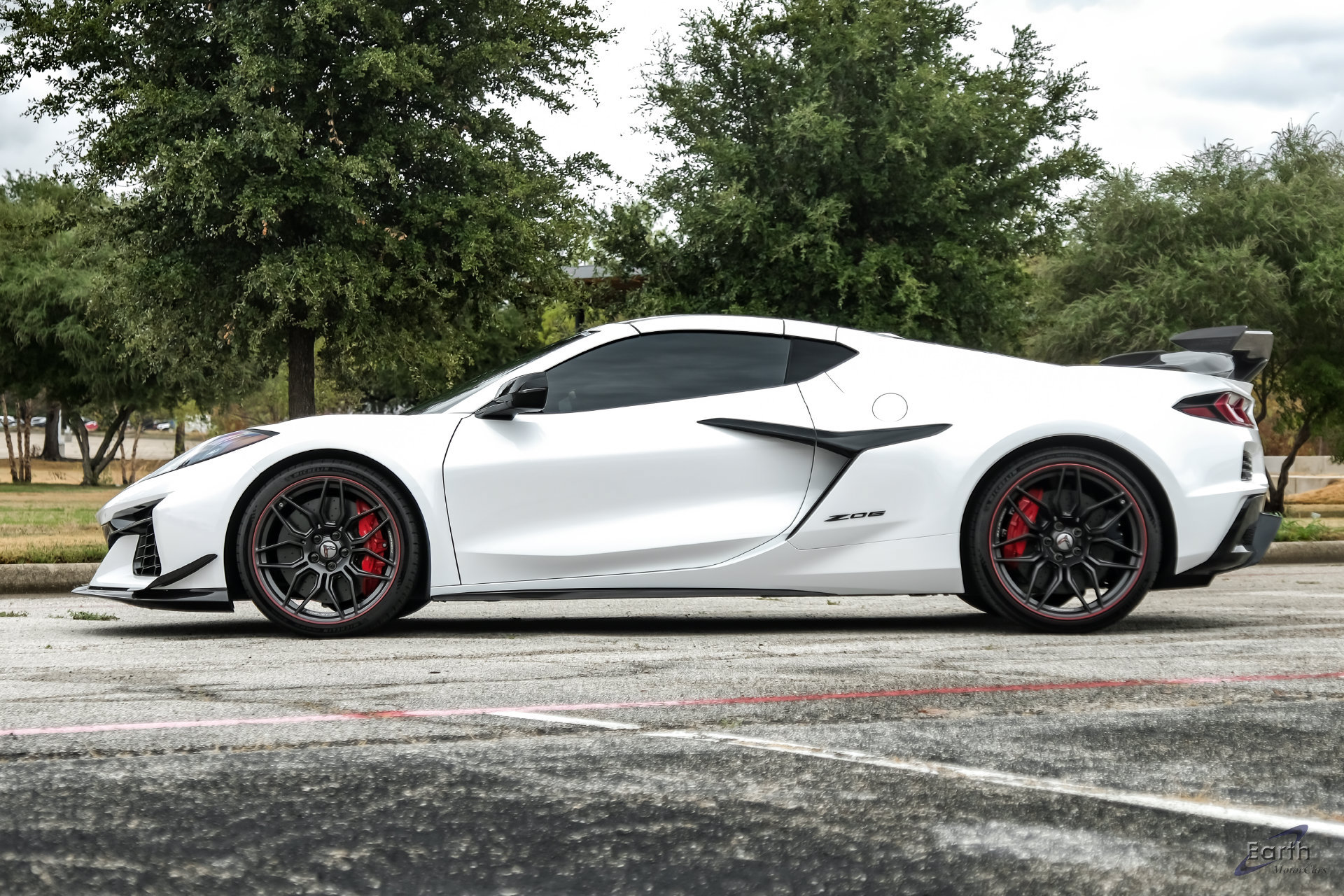 Used 2024 Chevrolet Corvette Z06 w/ Z07 Performance Package RWD image 9