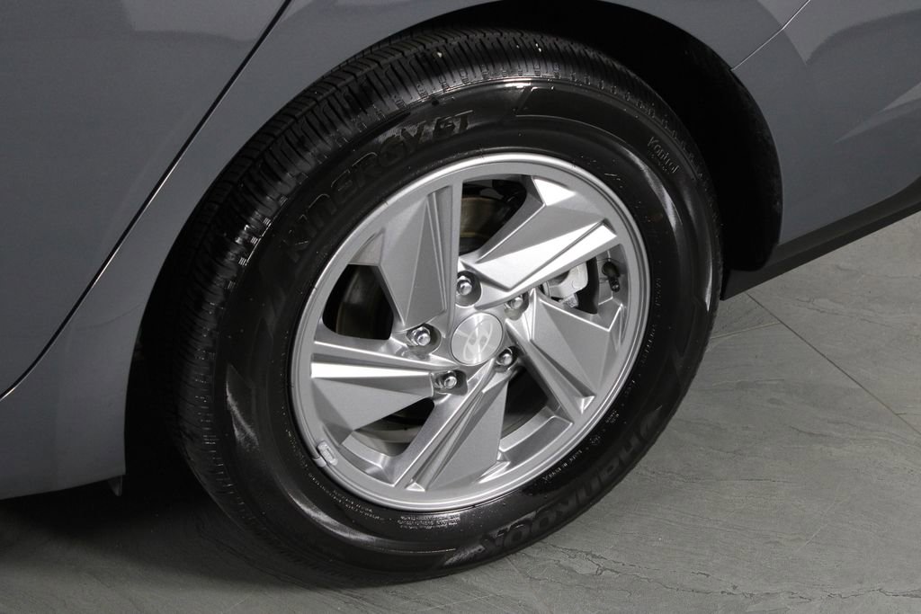 Certified 2025 Hyundai Elantra SE FWD image 13