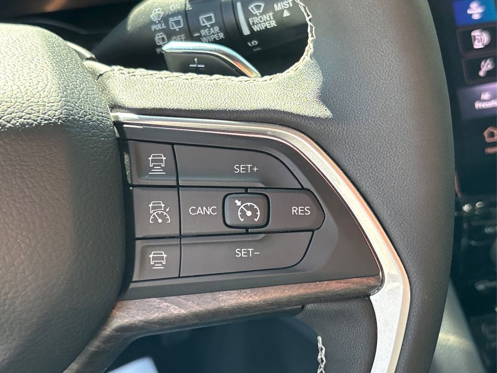 Used 2025 Jeep Grand Cherokee L Limited w/ Black Appearance Package image 22