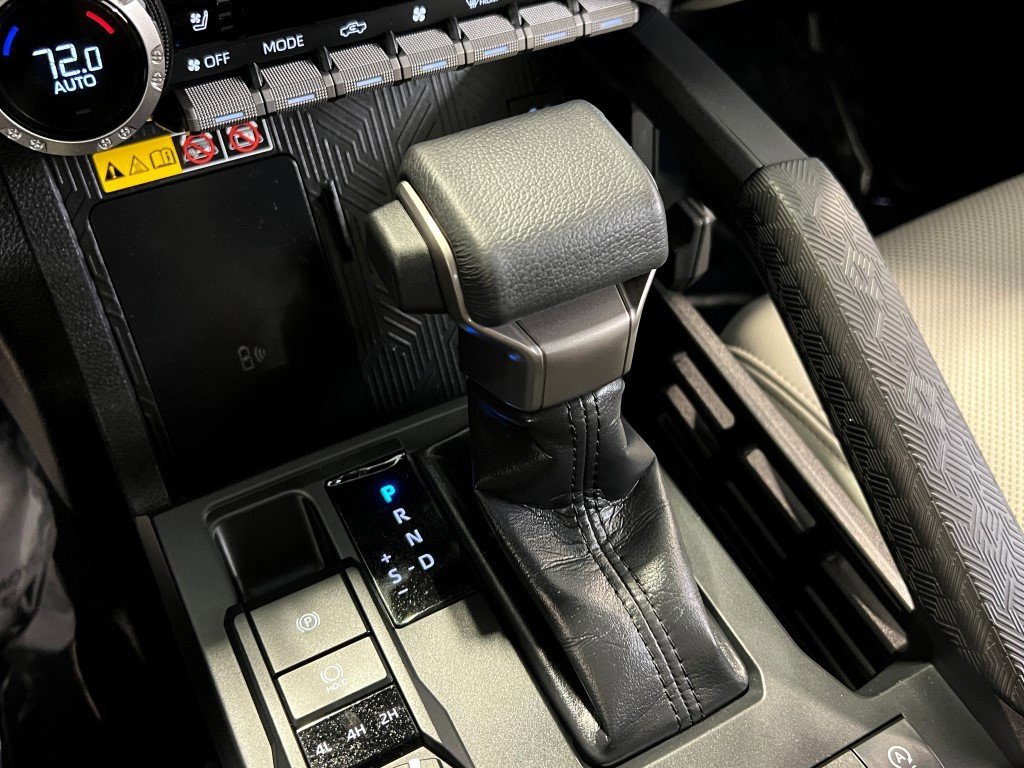 Used 2025 Toyota Tacoma Limited image 41