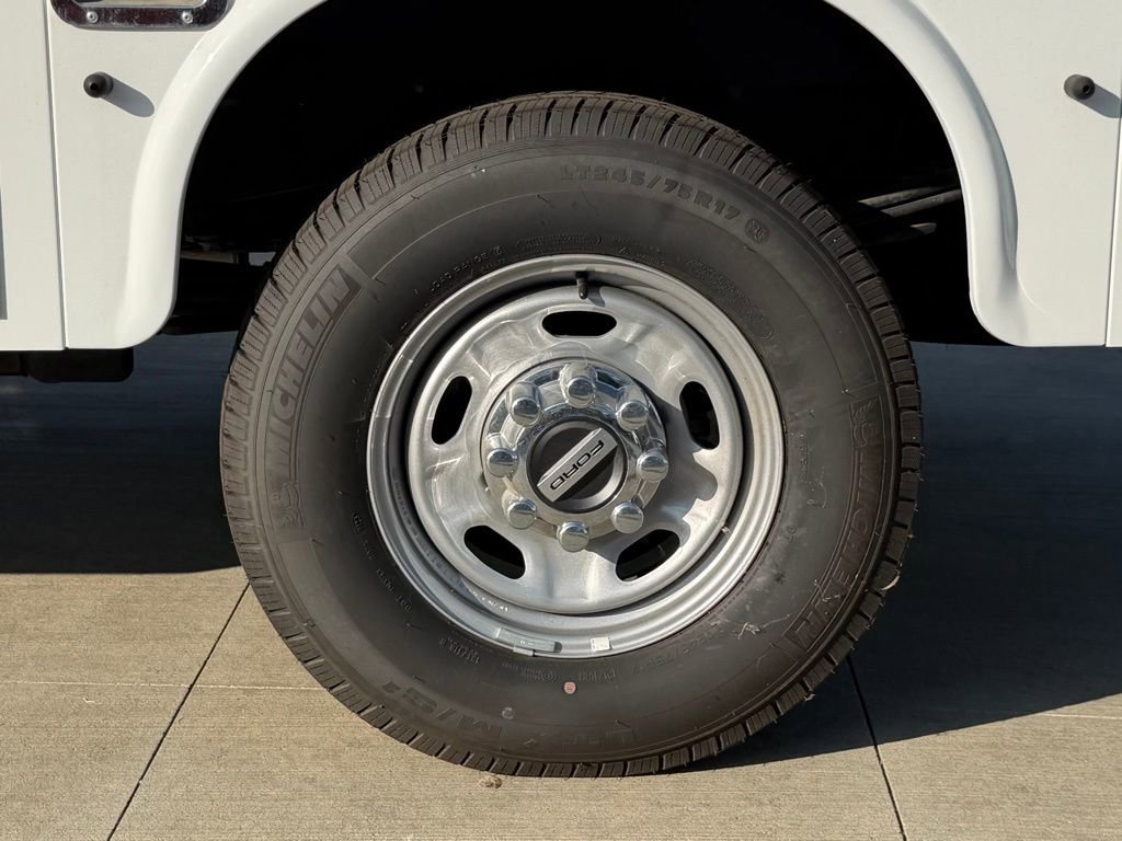 New 2023 Ford F250 XL w/ XL Chrome Package image 11